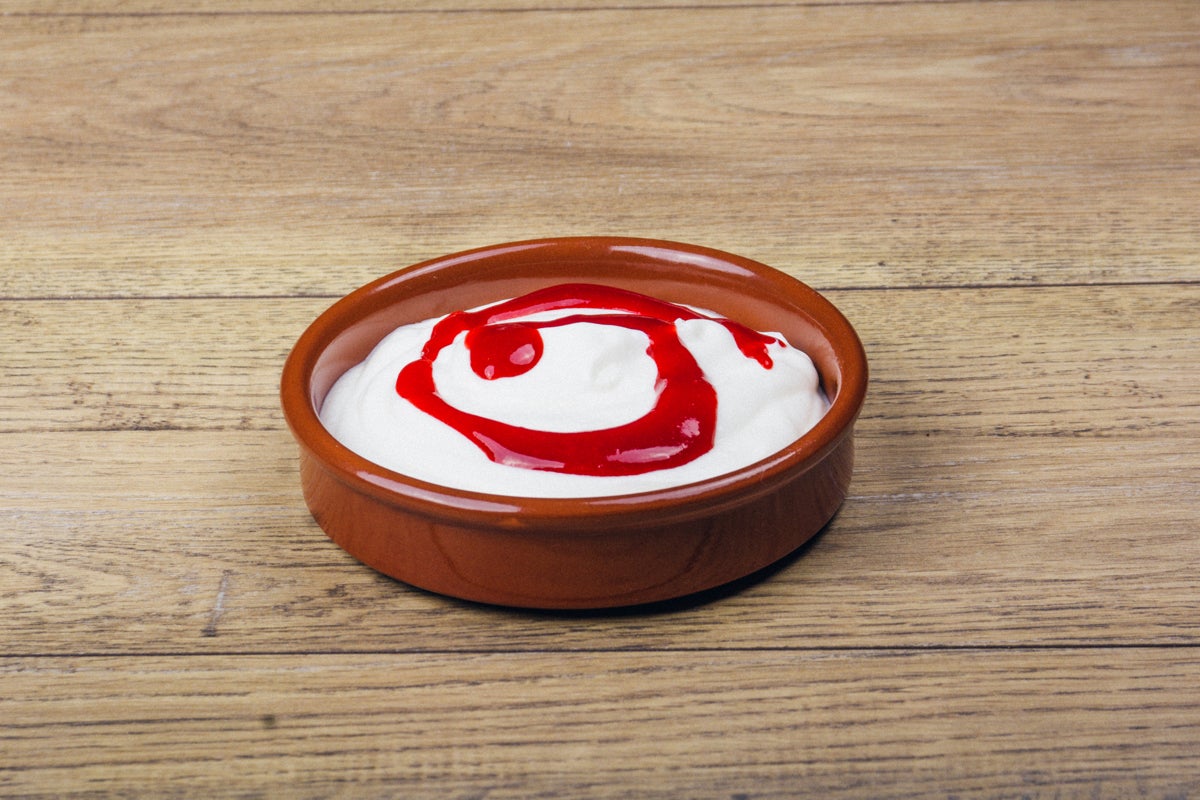 Fromage blanc au coulis de fruit rouge