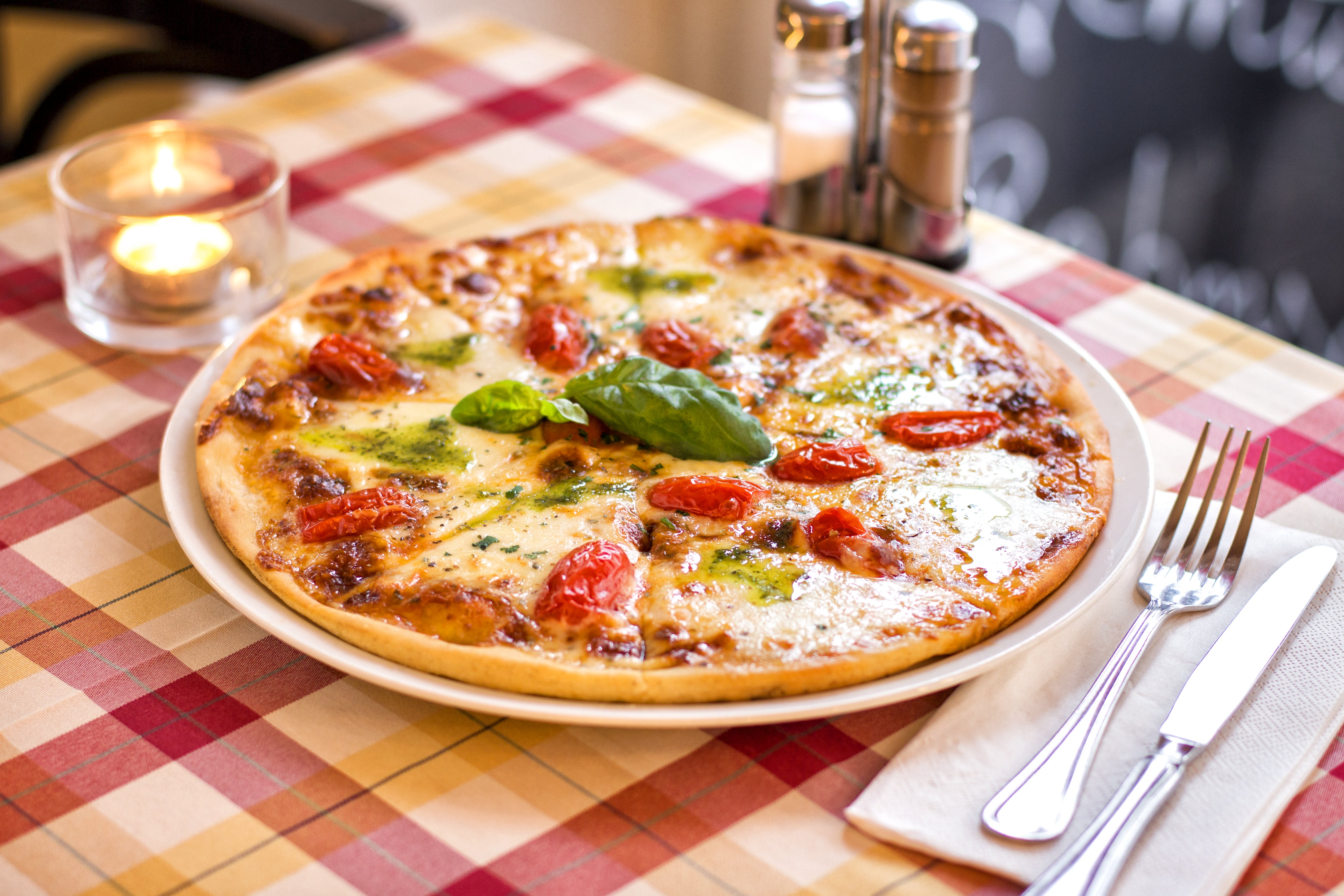 Pizza & Pasta - Köln geliefert aus Ehrenfeld-Nord - Bestelle bei Deliveroo