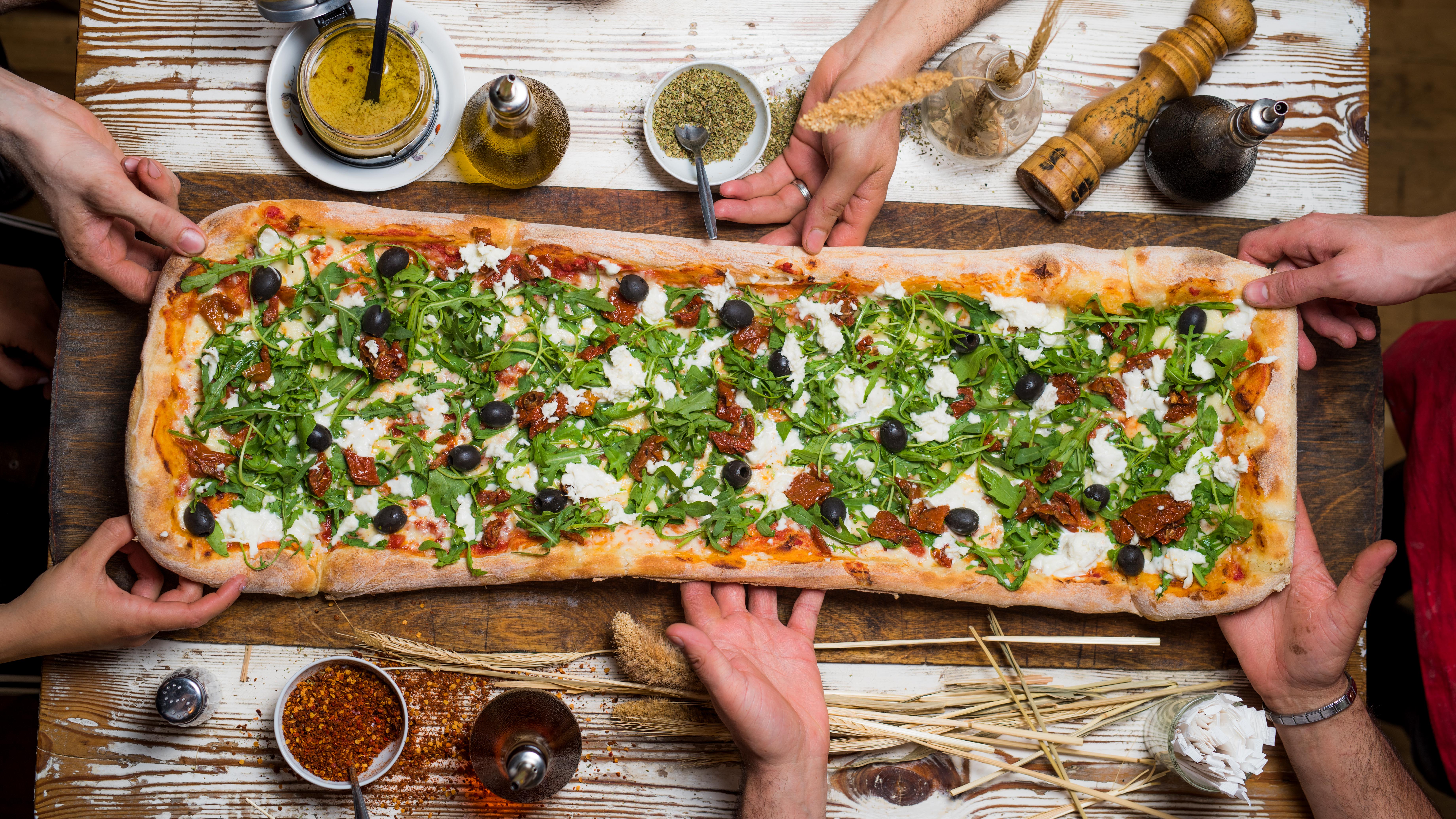 Pazzi X Pizza geliefert aus Neukölln Bestelle bei Deliveroo