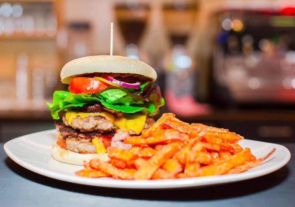 Luna Burger geliefert aus Frankfurt Innenstadt Bestelle bei Deliveroo