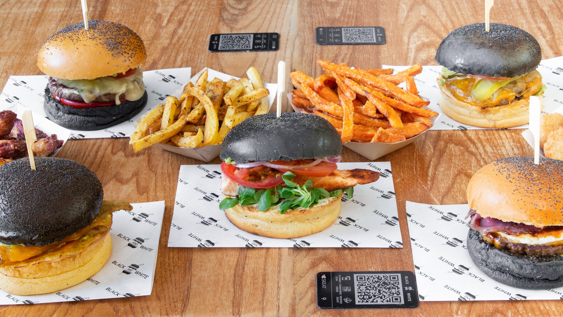 Livraison 🍔 Black And White Burger - Châtelet à Paris 1er - Louvre - Commandez avec Deliveroo