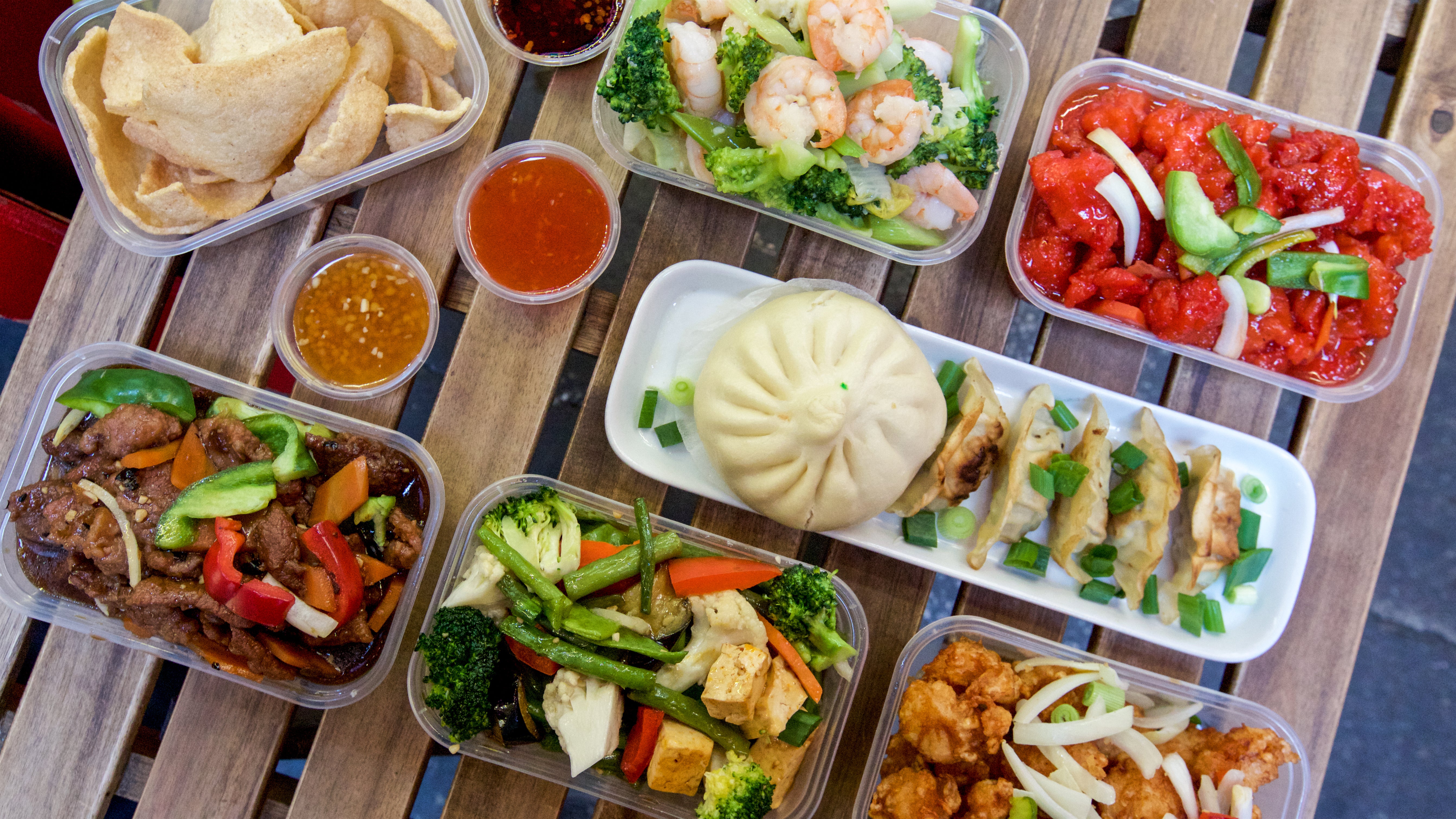 Chinese Hot Food delivery from Tooting Order with Deliveroo